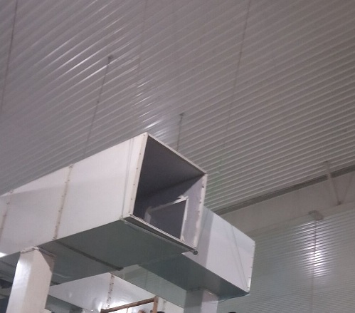 車間水簾風扇負壓風機+降溫水簾通風降溫系統(tǒng);體后必將成為廠房通風降溫設備的主流。濕簾（水簾）性能特點：采用新材料與空間交聯(lián)技術，高吸水、高耐水、抗霉變、耐腐蝕、使用壽命長。產(chǎn)品蒸發(fā)比表面大，降溫效率達80%以上。產(chǎn)品含表面活性劑，自然吸水，擴散速度快，效能持久。